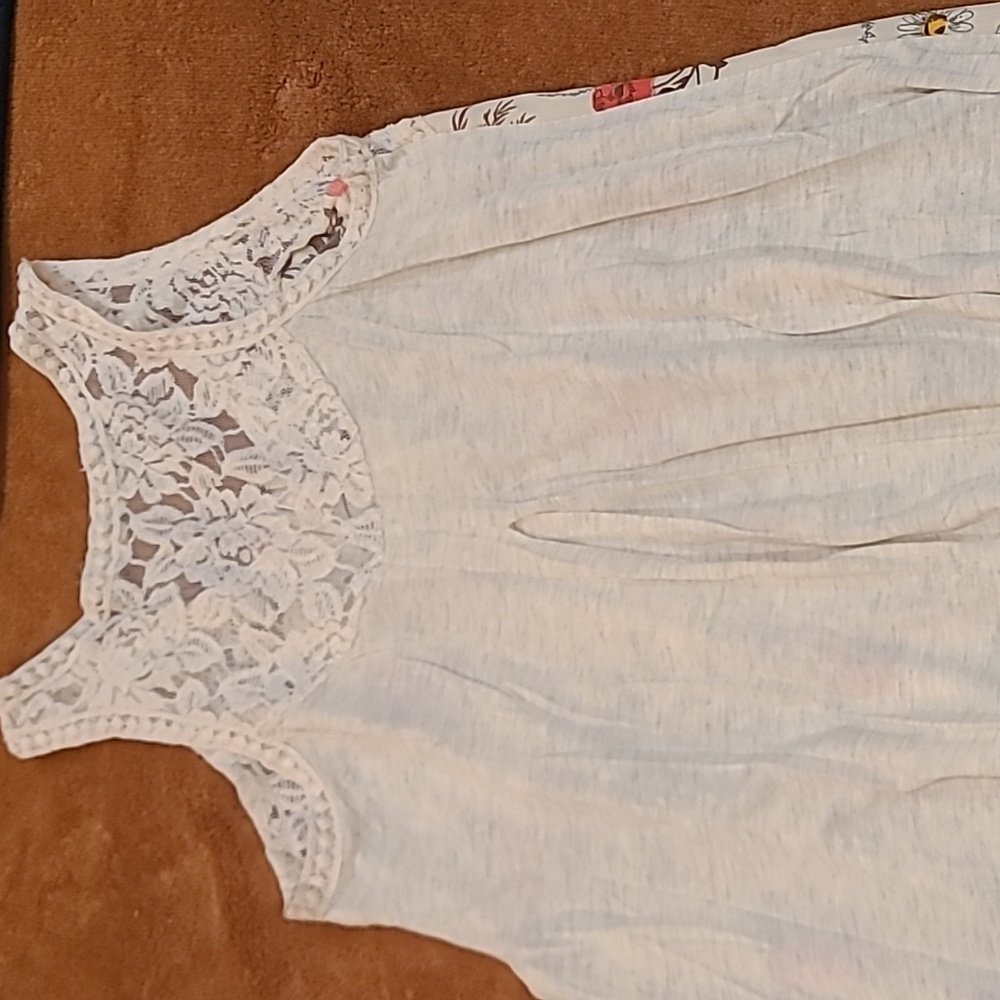 Taylor & Sage Cream Floral Lace Camisole - Picture 4 of 6